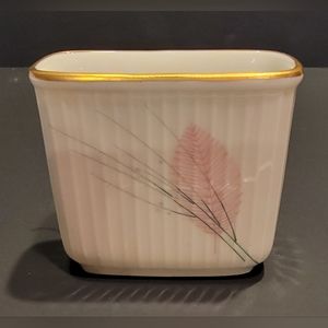 Vtg Thomas Rosenthal Ribbed Skeleton Leaf Pattern cigarette/Toothpick Holder